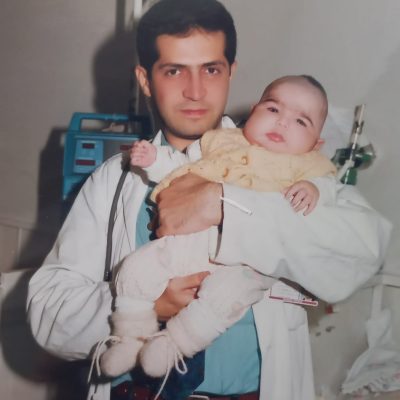 Genç Zayıf ve Saçlı Doktor